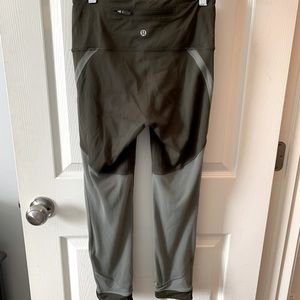 Dark green Lululemon leggings